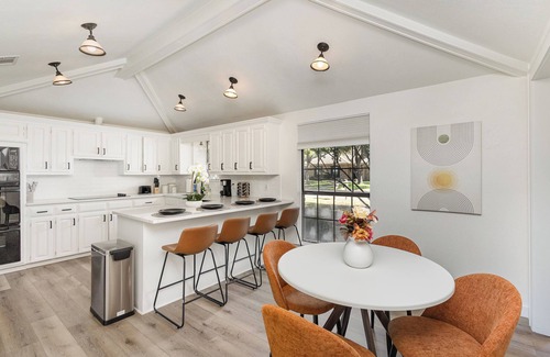 Allen Casa | Charming 3BR home with Pool, Hot Tub and King Bed in Allen