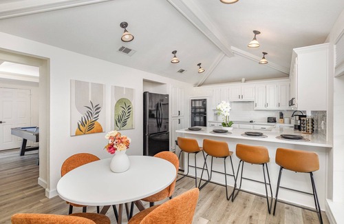 Allen Casa | Charming 3BR home with Pool, Hot Tub and King Bed in Allen
