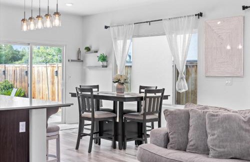 Greenacres Casa | Charming 3BR in Shafter with Backyard & Garage