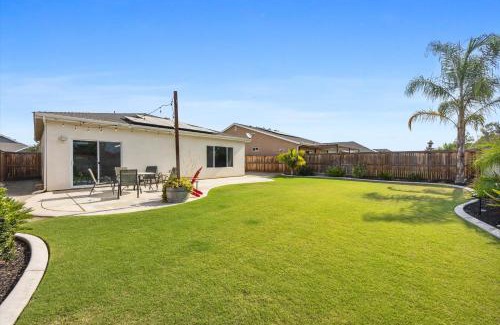 Greenacres Casa | Charming 3BR in Shafter with Backyard & Garage