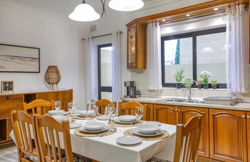 Tal-Ghoqod Apartamento | Charming 3BR Maisonette with private Backyard & AC by 360 Estates