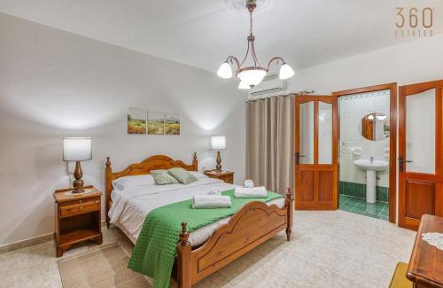 Tal-Ghoqod Apartamento | Charming 3BR Maisonette with private Backyard & AC by 360 Estates