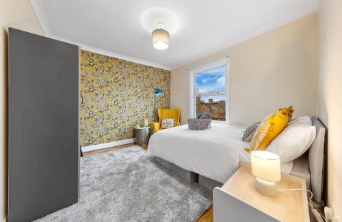 Hoe Street Casa | Charming 3BR Near Tube - Walk To Cafes, Lloyd Park - Copeland 3BR Combo