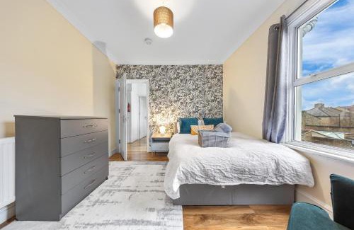 Hoe Street Casa | Charming 3BR Near Tube - Walk To Cafes, Lloyd Park - Copeland 3BR Combo