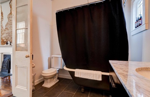 Faubourg Marigny Cabaña | This cottage is a 3 bedroom(s), 2 bathrooms, located in New Orleans, LA.