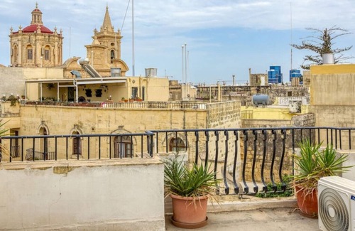 Balzan Casa | Charming 3BR Townhouse with Terraces in Balzan
