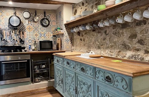 Le Vigeant Casa | Charming 4 Bedroom 4 Bathroom Gite - 2 Adjoining Cottages - Heated Plunge Pool