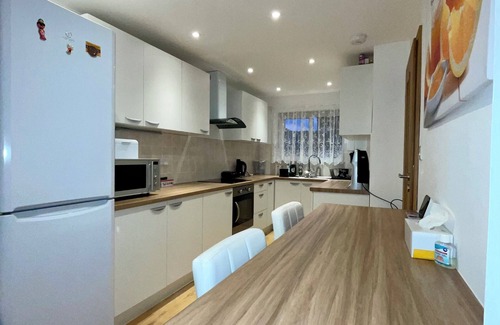 Banbury Casa | Charming 4-Bed Home, Priv Entrance, Garden, Modern Kitchen, Spacious Living Area