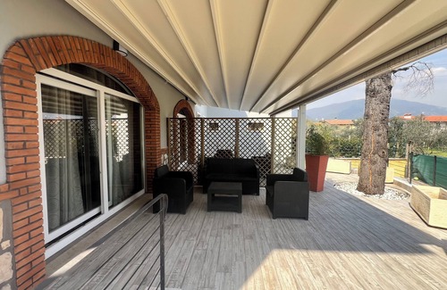 Costermano Villa | Charming 4-bedroom estate in enchanting Albaré Stazione with AC, WiFi