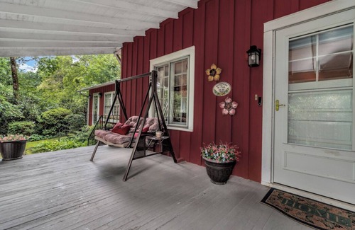 Ridgecrest Cabaña | Charming 4-bedroom cottage in welcoming Black Mountain with WiFi.