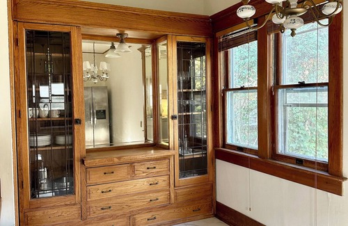 Viroqua Casa | Charming 4-bedroom 2.5 bathroom Queen Anne home in heart of Viroqua.