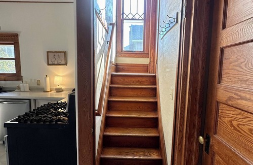 Viroqua Casa | Charming 4-bedroom 2.5 bathroom Queen Anne home in heart of Viroqua.