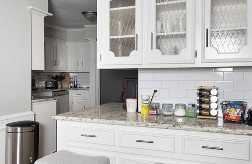 Clodine Casa | Charming 4-bedroom 3.5 bath house with pool, fitness room in Sugar Land,