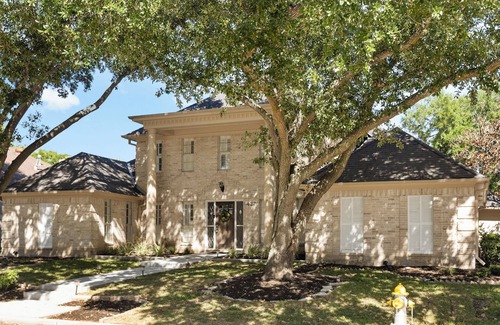 Clodine Casa | Charming 4-bedroom 3.5 bath house with pool, fitness room in Sugar Land,