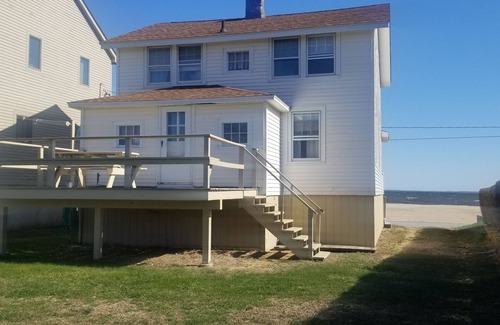 Old Lyme Cabaña | Charming 4-bedroom beach front cottage in beautiful Old Lyme Ct