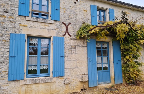 Benet Cabaña | Casa histórica en el corazón de Marais Poitevin: 4 hab, jardín cercano, pesca, ciclismo y más.