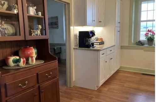 Martindale Casa | Charming 4 bedroom FarmHaus, circa 1790, renovated on Scenic Byway.