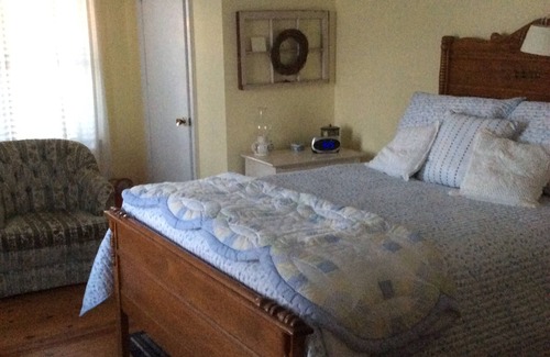 Old Town Otro | Charming 4-bedroom farmhouse with AC and WiFi in music-filled Galax, VA