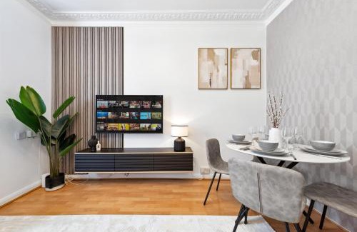 Coppetts Casa | Charming 4-Bedroom Relocations, Elev8 Stays