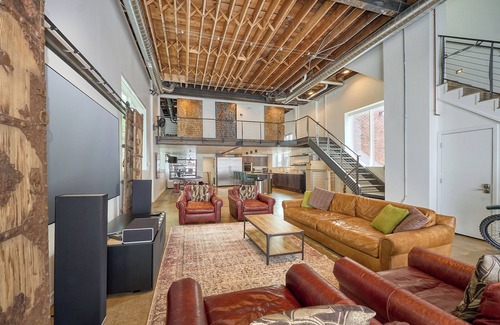 Como Casa | Charming 4-bedroom historic Firestation in Saint Paul with WiFi, AC