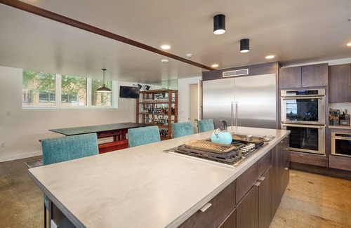 Como Casa | Charming 4-bedroom historic Firestation in Saint Paul with WiFi, AC