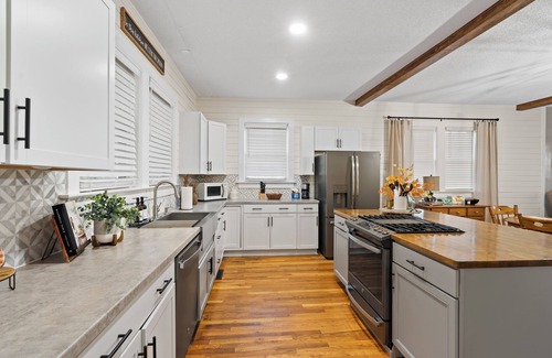 Greenwood Casa | Charming 4-bedroom house with AC and WiFi in lovely Greenwood