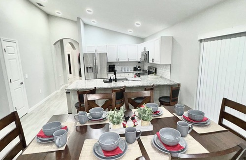 Cumbrian Lakes Casa | Charming 4-bedroom house with pool,WiFi, AC in Kissimmee near Disney