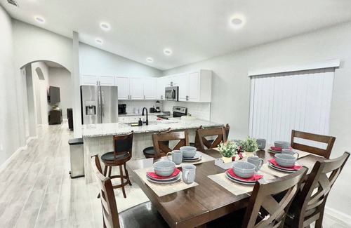 Cumbrian Lakes Casa | Charming 4-bedroom house with pool,WiFi, AC in Kissimmee near Disney