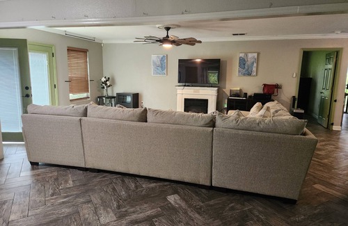 Kissimmee Casa | Charming 4-bedroom house with AC and WiFi near Orlando airport and lake nona