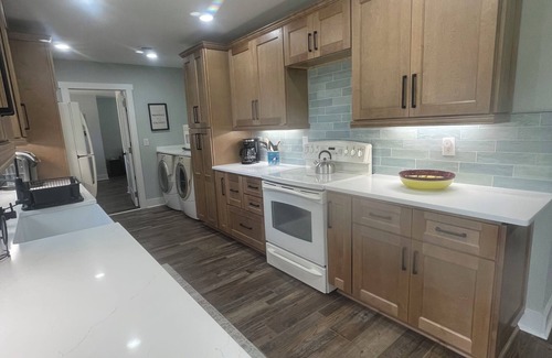 Boiling Spring Lakes Casa | Charming 4-bedroom house with AC, WiFi in welcoming Southport