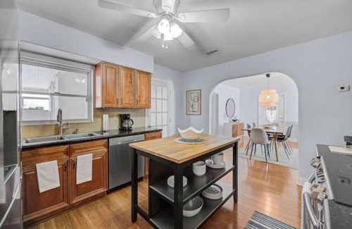 Tampa Casa | Charming 4 bedroom home in the BEST location.