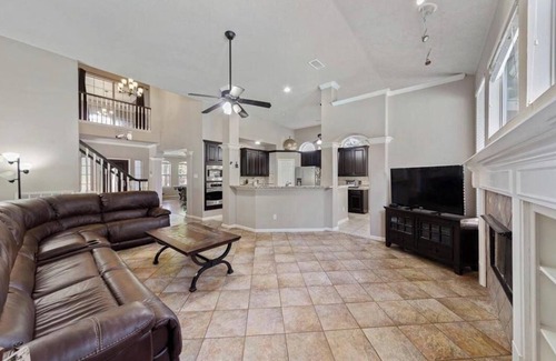 Barker Casa | Charming 4-bedroom home with Pool and Spa AC & WiFi safe peaceful neighborhood
