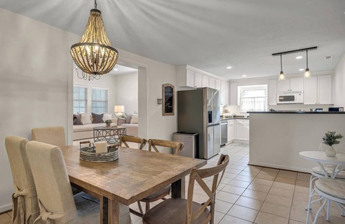 Franklin Casa | Charming 4-bedroom house with fully fenced yard, in fabulous Franklin