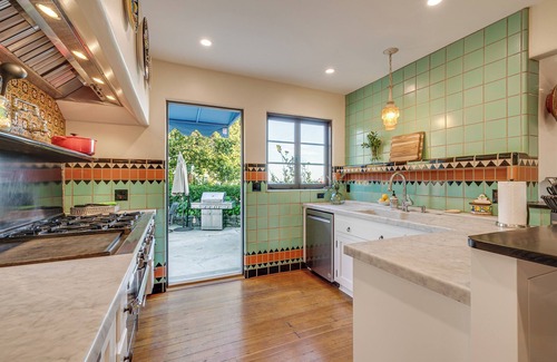 Rossmoyne Casa | Charming 4-bedroom house with WiFi, AC in fabulous Glendale