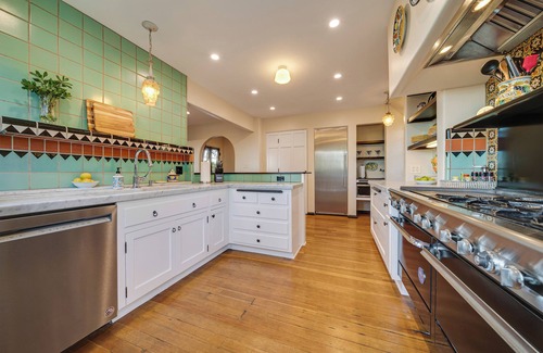 Rossmoyne Casa | Charming 4-bedroom house with WiFi, AC in fabulous Glendale