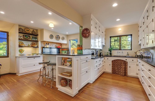 Rossmoyne Casa | Charming 4-bedroom house with WiFi, AC in fabulous Glendale
