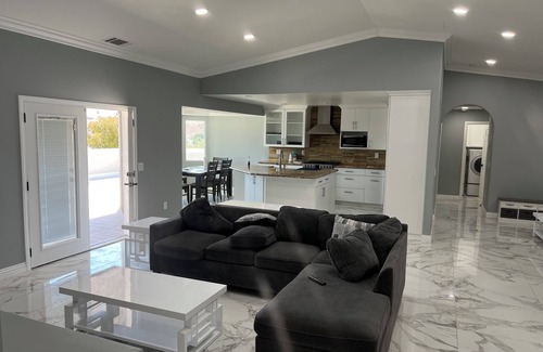 Hesperia Casa | Charming 4-bedroom house with AC and WiFi in Hesperia w/ Beautiful pool