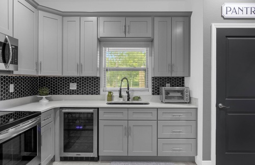 Holopaw Casa | Charming 4-bedroom house with WiFi and AC in peaceful St. Cloud/ 1 acre land