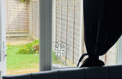 Broad Green Casa | Charming 4-bedroom house in Croydon for a delightful stay