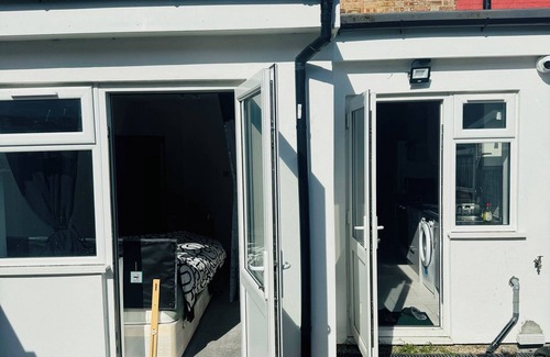Broad Green Casa | Charming 4-bedroom house in Croydon for a delightful stay