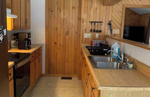Sunday River Area Casa | Charming 4-bedroom house with WiFi, AC in delightful Andover