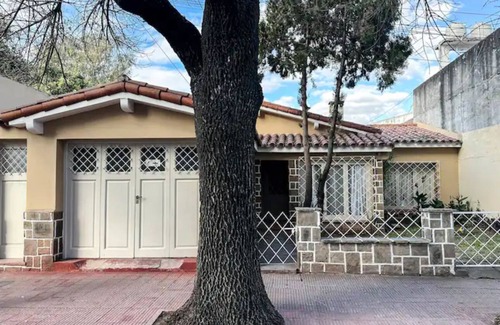 Salta Casa | Charming 4-bedroom house with AC and WiFi in brilliant Salta