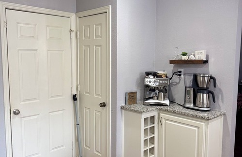 Denton Casa | Charming 3-bedroom house with AC and WiFi in pleasant Denton