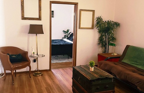 Newark Casa | Charming 4-bedroom house with WiFi in trendy Ironbound, Newark