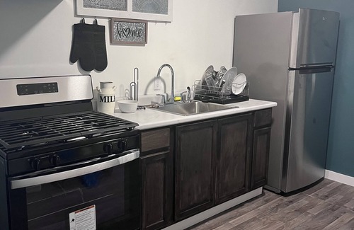 Champaign Casa | Charming 4-bedroom house with AC, WiFi in fabulous Urbana