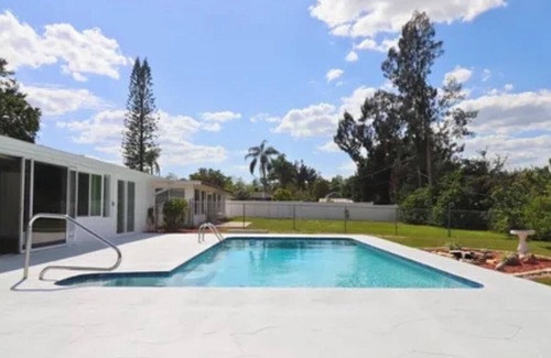 Sarasota Casa | Charming 4-bedroom Pool Home in Sarasota Fl
