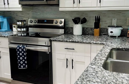 Orlando Casa | Charming 4-bedroom Pool house with WiFi, king bed, AC in lovely Orlando