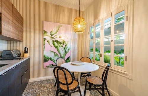 Condado Apartamento | Tu Refugio de 4 Habitaciones en el Centro de Condado