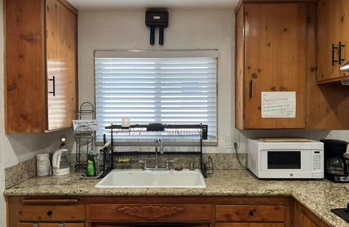 Baldwin Park Casa | Charming 4-bedroom bungalow in Baldwin Park with WiFi and AC