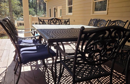 Fayetteville Casa | Charming 4-bedroom house, 4-king beds, Extended + Corporate Stays, Near Airport